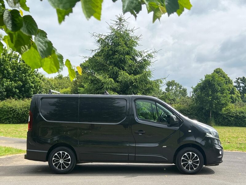 VAUXHALL VIVARO
