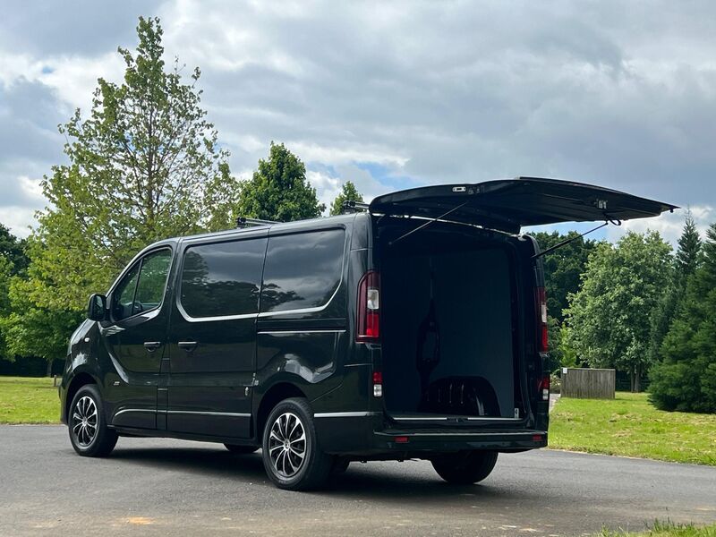 VAUXHALL VIVARO