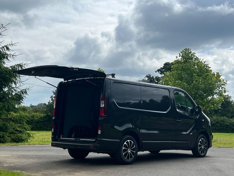 VAUXHALL VIVARO