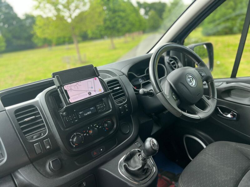 VAUXHALL VIVARO