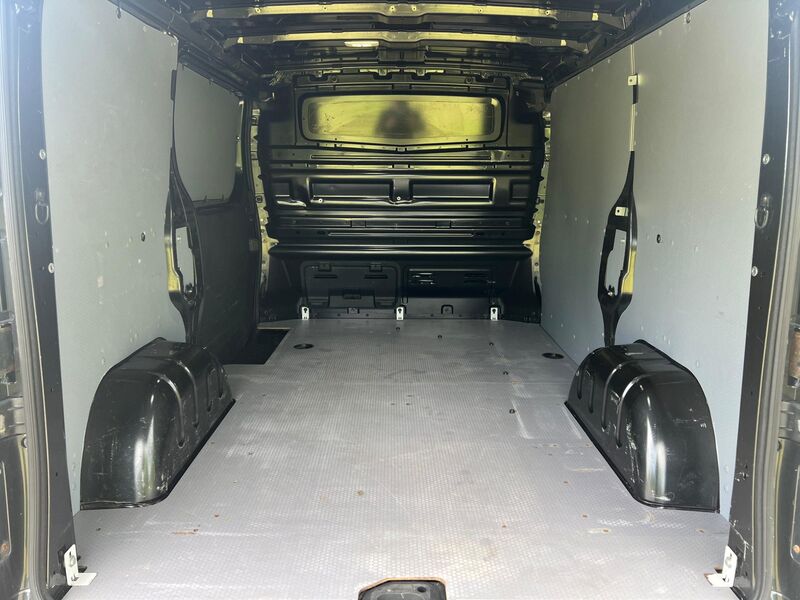 VAUXHALL VIVARO