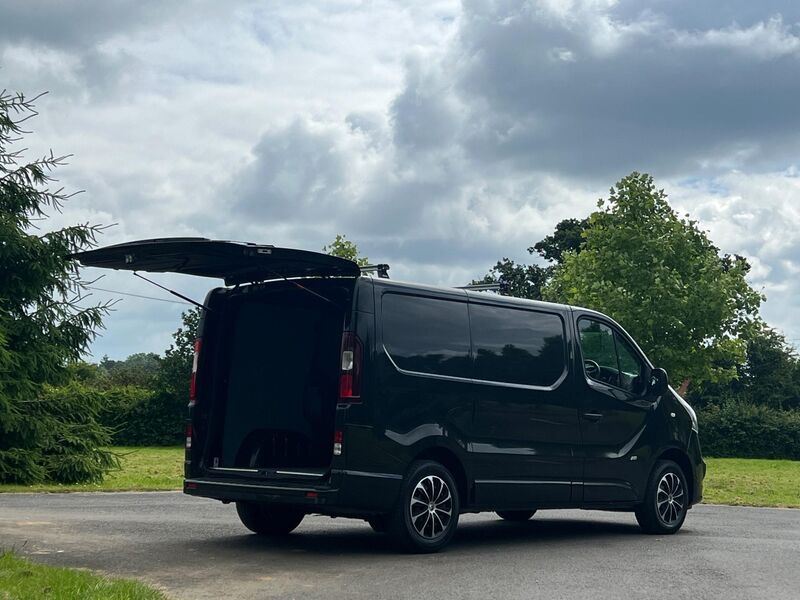 VAUXHALL VIVARO