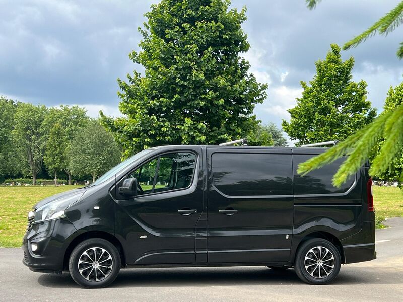 VAUXHALL VIVARO