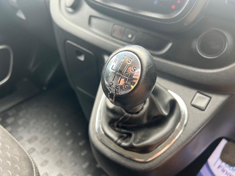 VAUXHALL VIVARO
