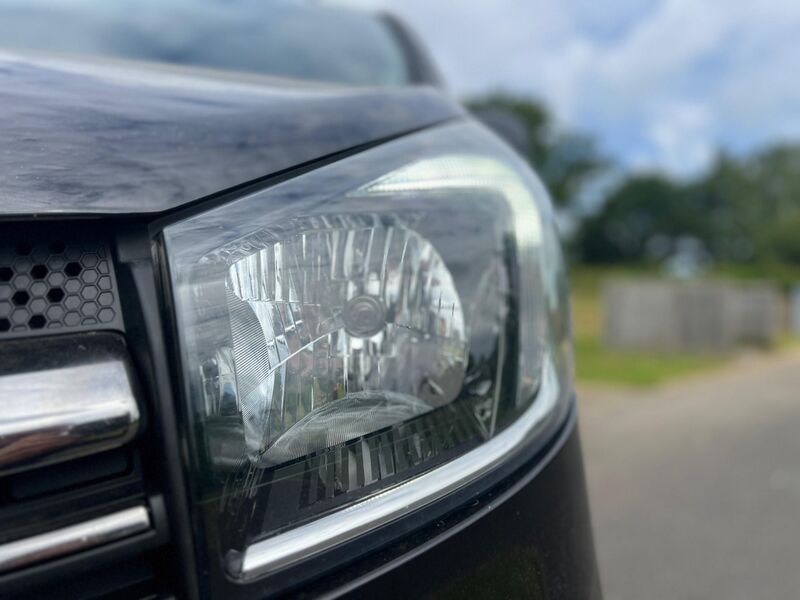VAUXHALL VIVARO