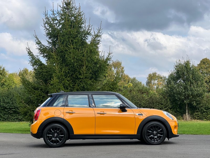MINI HATCH