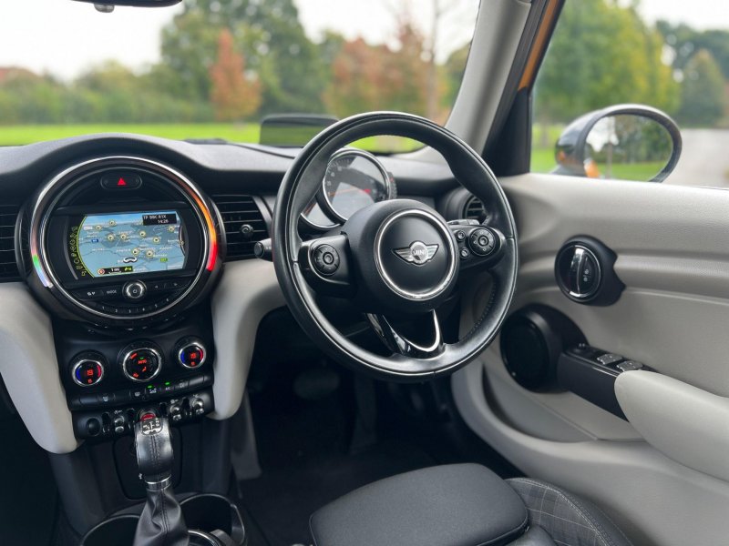 MINI HATCH