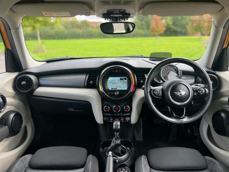 MINI HATCH