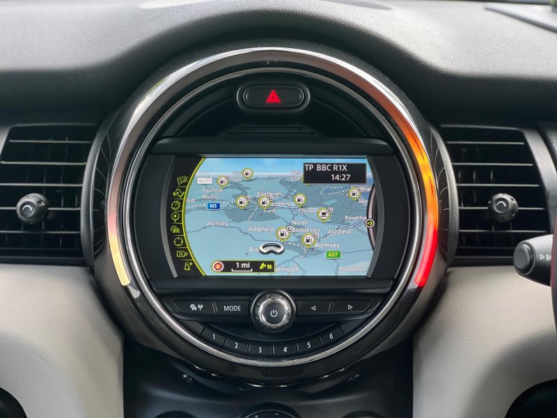 MINI HATCH