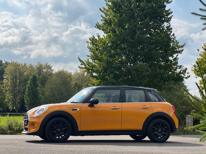 MINI HATCH