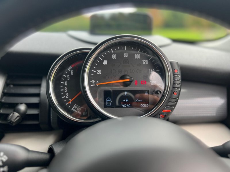 MINI HATCH