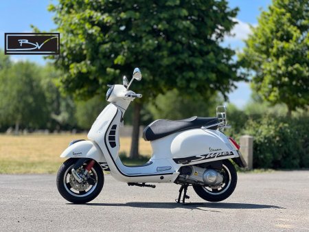 PIAGGIO Vespa 300 Super CVT
