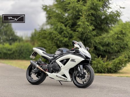 SUZUKI GSXR750 K8