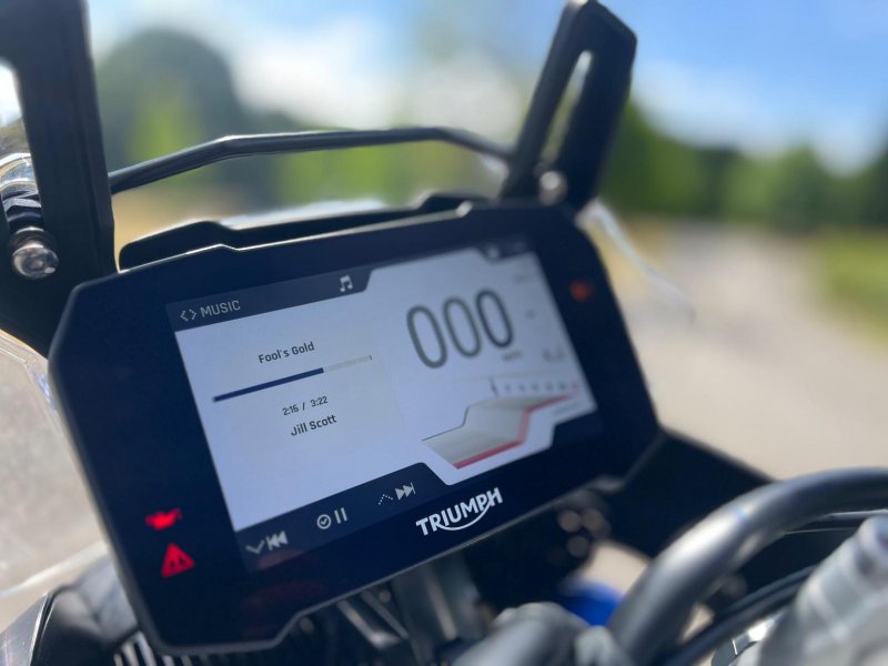 TRIUMPH TIGER 900