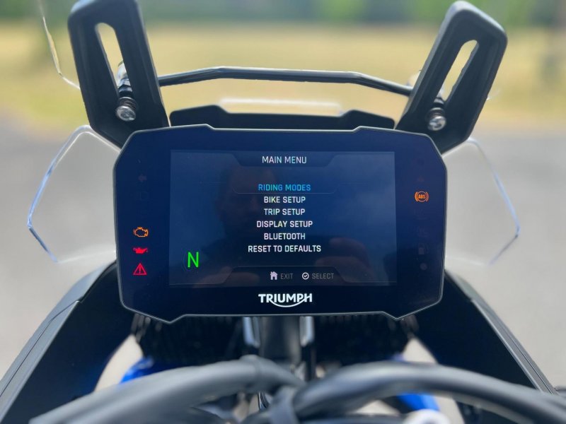 TRIUMPH TIGER 900
