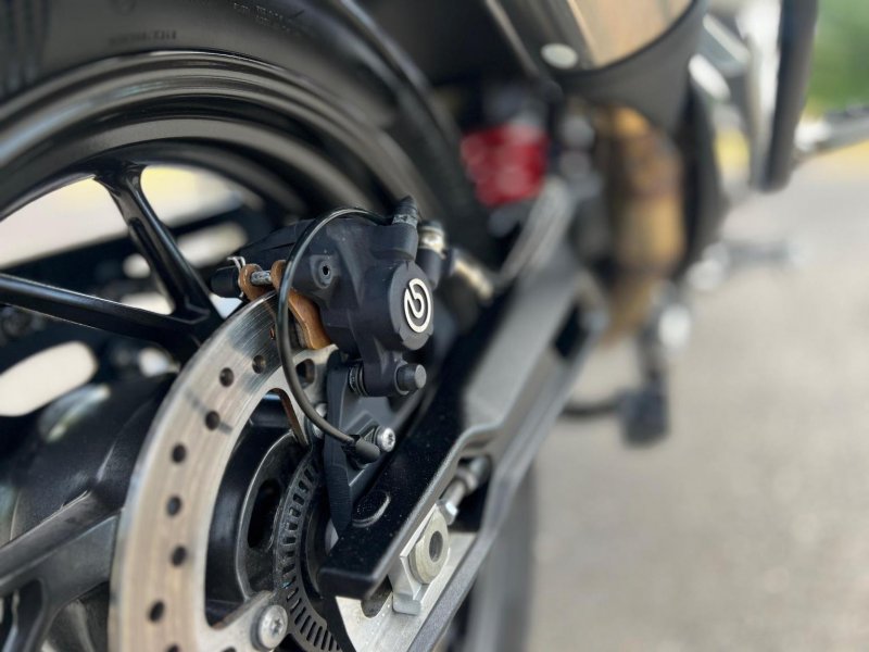 TRIUMPH TIGER 900