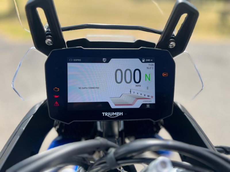 TRIUMPH TIGER 900