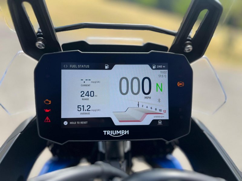 TRIUMPH TIGER 900