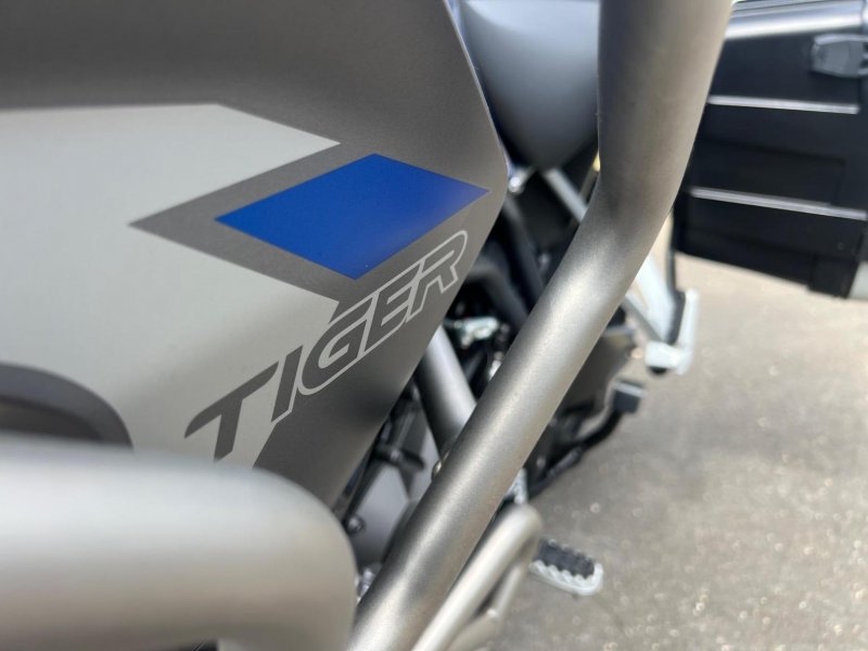 TRIUMPH TIGER 900