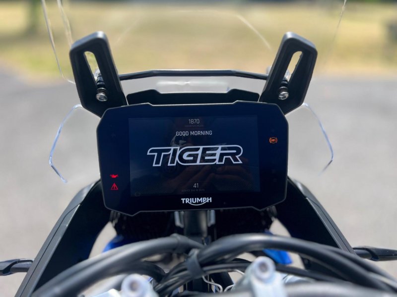TRIUMPH TIGER 900