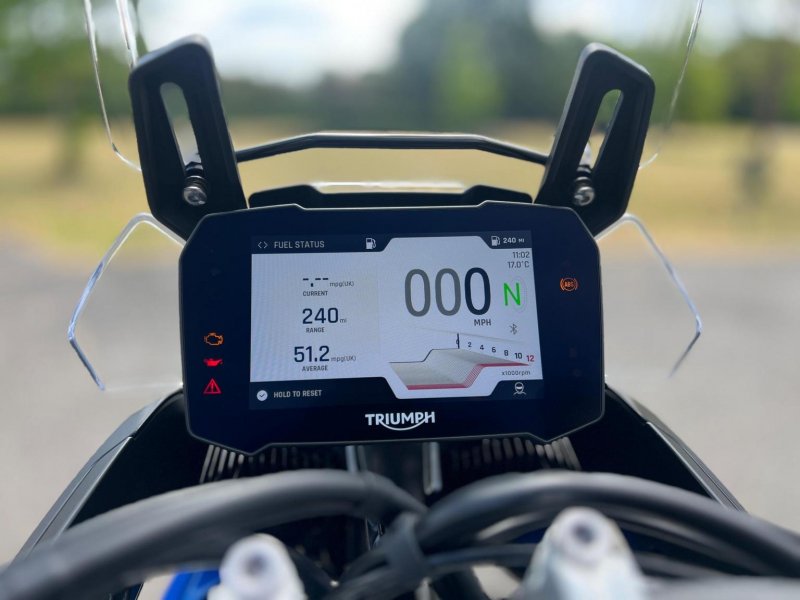 TRIUMPH TIGER 900