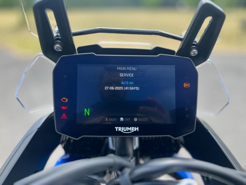 TRIUMPH TIGER 900