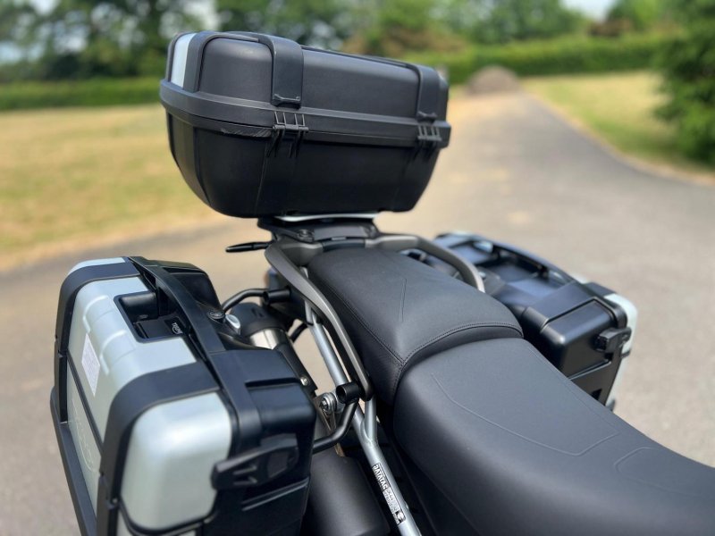 TRIUMPH TIGER 900