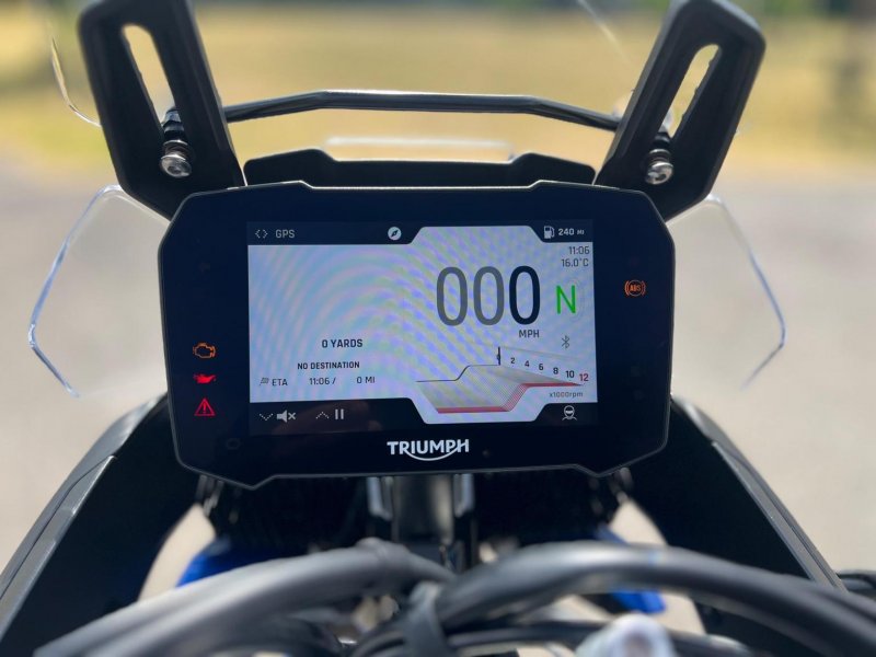 TRIUMPH TIGER 900