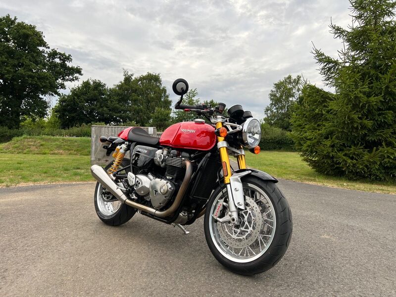 TRIUMPH THRUXTON 1200 R
